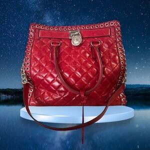 Signature collection marker course handbag.